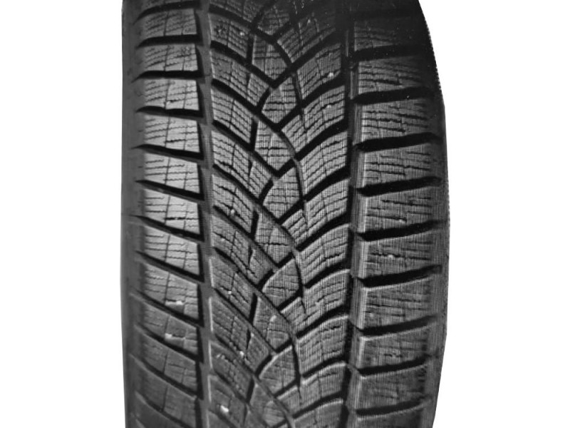 ГУД-ЕАР 225/40/18 ULTRA GRIP PERFORMANCE G1  (с пробегом) DOT 2215 г.п.8мм